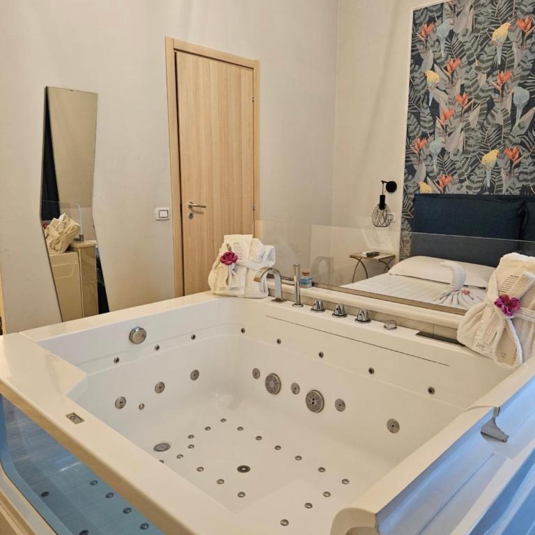 B&B Numero5 - Camera Matrimoniale con Vasca Idromassaggio - 1