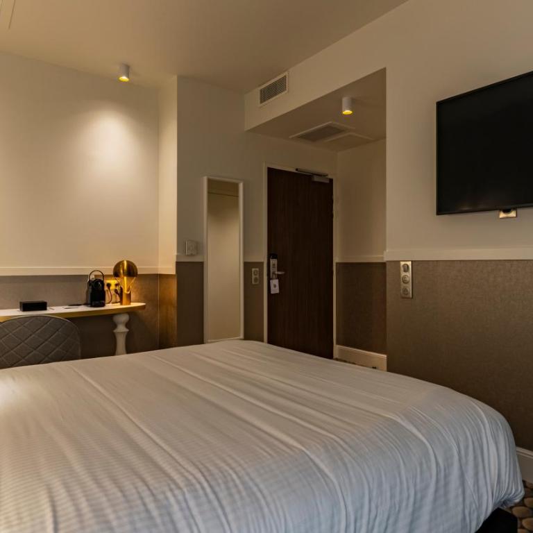 Continental Hotel - Chambre Intimiste - 8
