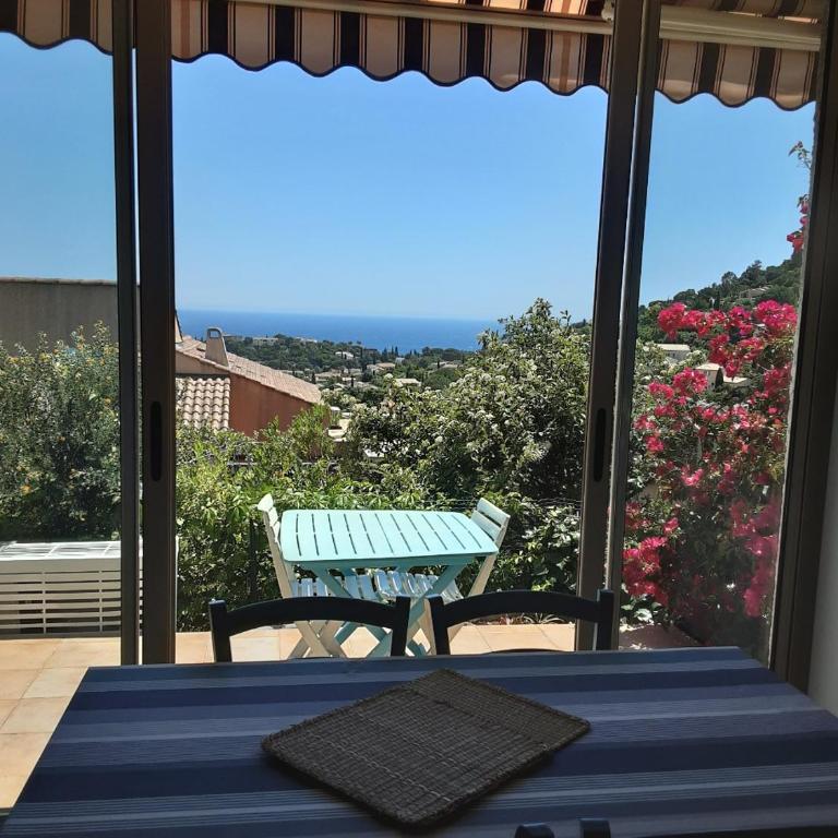 "TI SABLE" Agréable studio climatisé, Jolie Vue Mer, Piscine à Cavalaire sur Mer Golfe de St-Tropez - Appartement - Vue sur Mer - 34