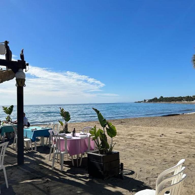 Beachfront San Pedro Alcantara - Three-Bedroom Apartment - 25