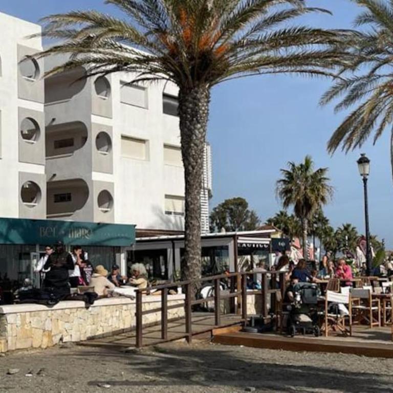 Beachfront San Pedro Alcantara - Three-Bedroom Apartment - 20