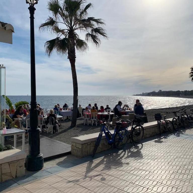 Beachfront San Pedro Alcantara - Three-Bedroom Apartment - 28