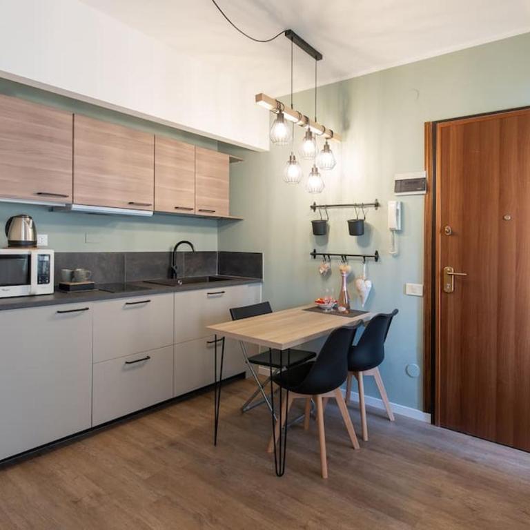 EnJoy Home - Bilocale centralissimo in via Roma - Appartamento con 1 Camera da Letto - 1