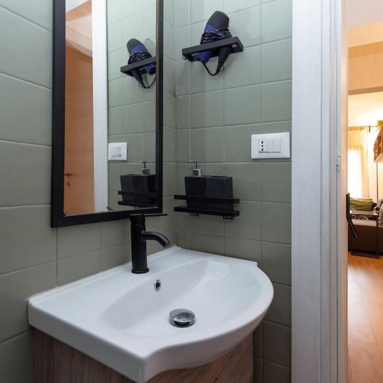 EnJoy Home - Bilocale centralissimo in via Roma - Appartamento con 1 Camera da Letto - 22