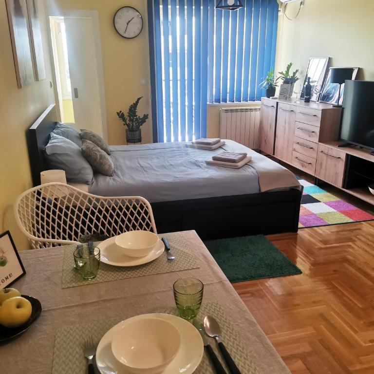 Green Apple Apartment - One-Bedroom Apartment - 2