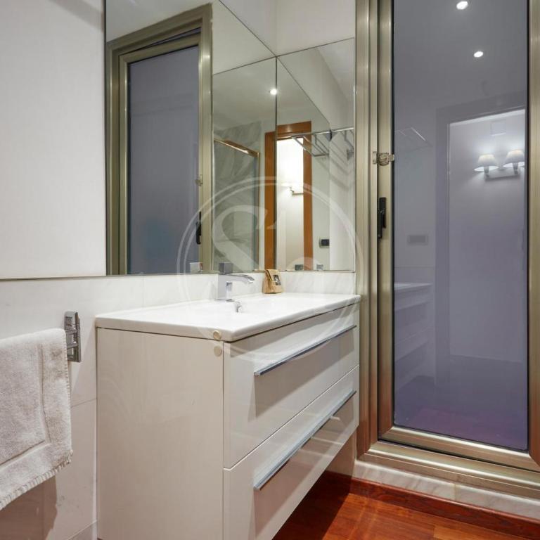 Nice apartment in Les Corts - Two-Bedroom Apartment - 18