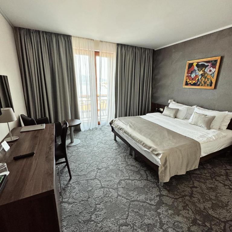 Hotel Pine - Double or Twin Room - Disability Access - 3