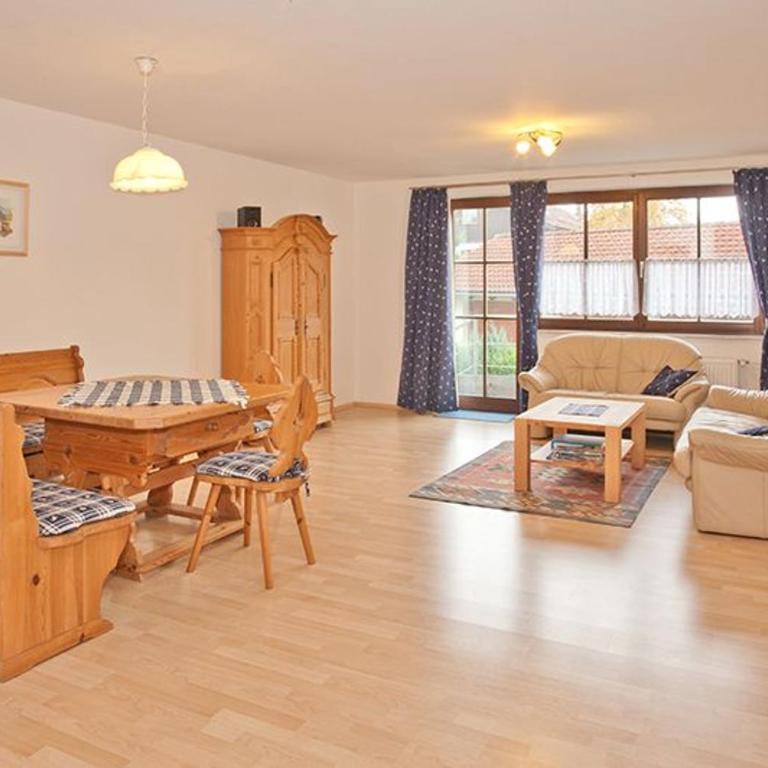 Ferienwohnung Birkenstraße Nesselwang 9 - Apartment mit 2 Schlafzimmern und Balkon - 1