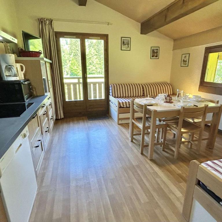 Appartement cosy 2 pièces, 6 couchages, balcon, garage et casier à skis, Demi-Quartier - FR-1-597-9 - Appartement (6 Adultes) - 10