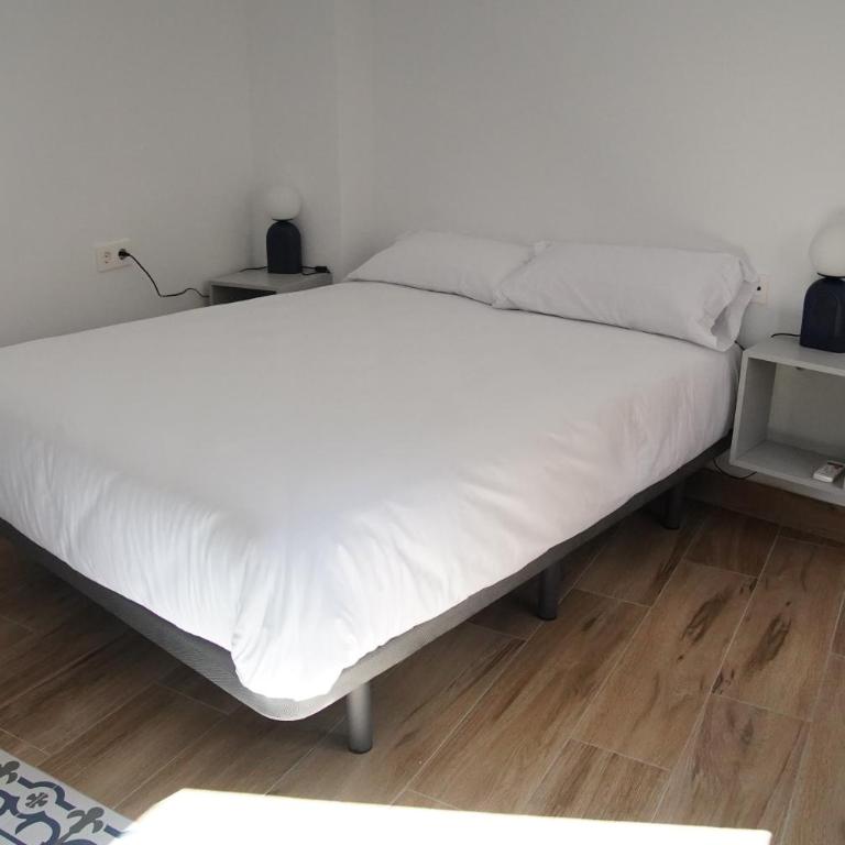 Apartamento Completo en el Casco histórico con vista a la Sierra Nevada - Three-Bedroom Apartment - 19