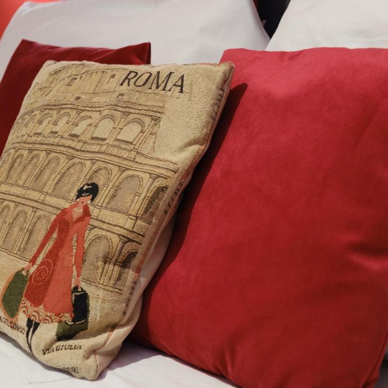 Midnight in Vatican - Camera Tripla Comfort con Doccia - 11
