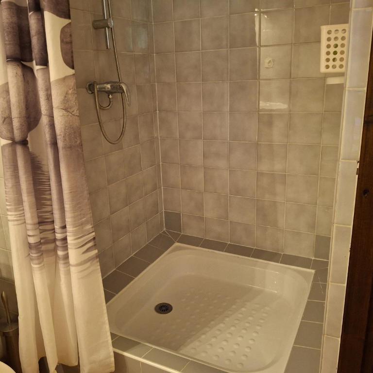 Studio lumineux avec Wifi et parking à Brides-les-Bains - Studio - 15