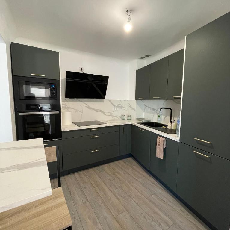 Appartement traversant Les Saintes vue sur Etangs camargue - Appartamento - 5