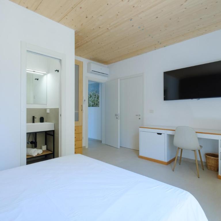Apartment With Elevator And Private Parking - Three-Bedroom Superior Apartment - 26