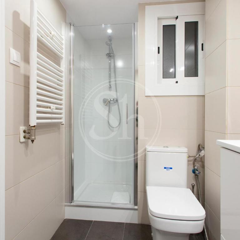 Agradable y luminoso apartamento ideal para 5 - Three-Bedroom Apartment - 21
