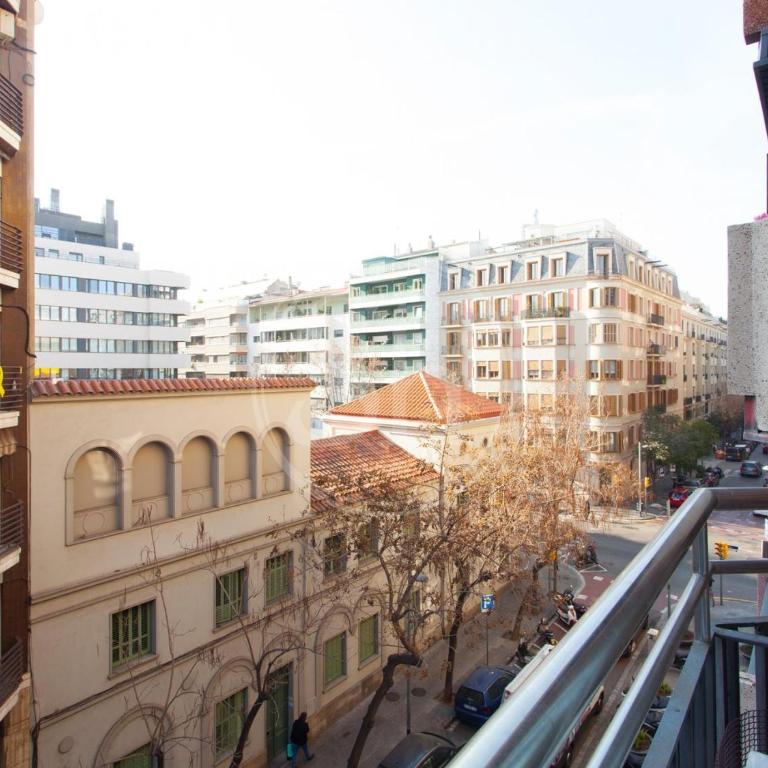 Agradable y luminoso apartamento ideal para 5 - Three-Bedroom Apartment - 2