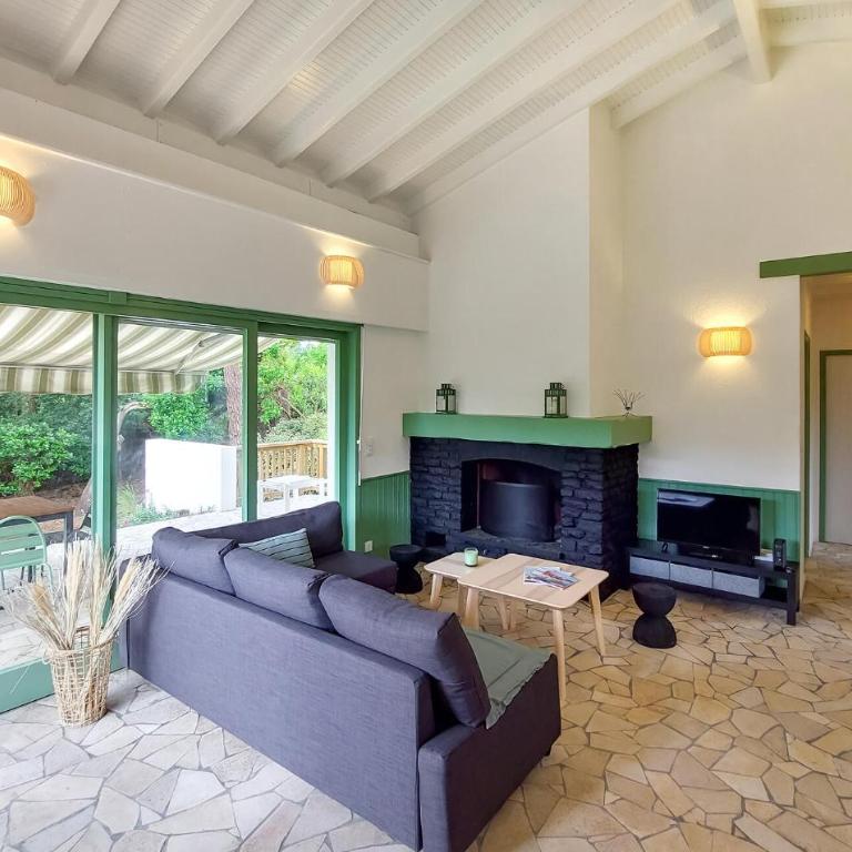 Gorgeous Home In Lege-Cap-Ferret With Wifi - Maison de Vacances 2 Chambres - 1