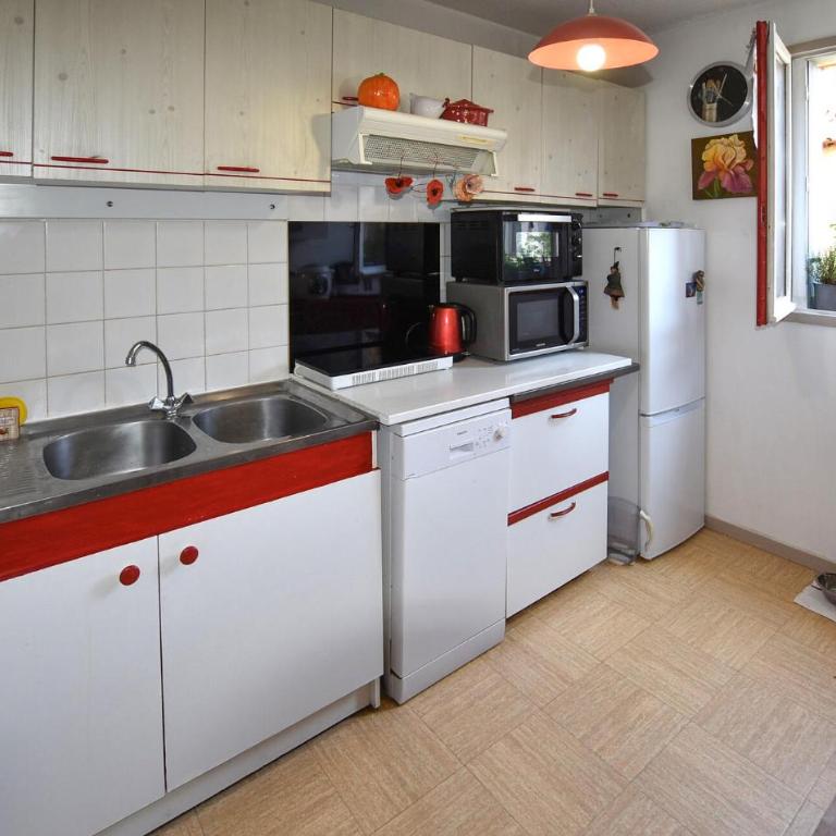 1 Bedroom Cozy Apartment In L'isle-Sur-La-Sorgue - Appartement 1 Chambre - 5