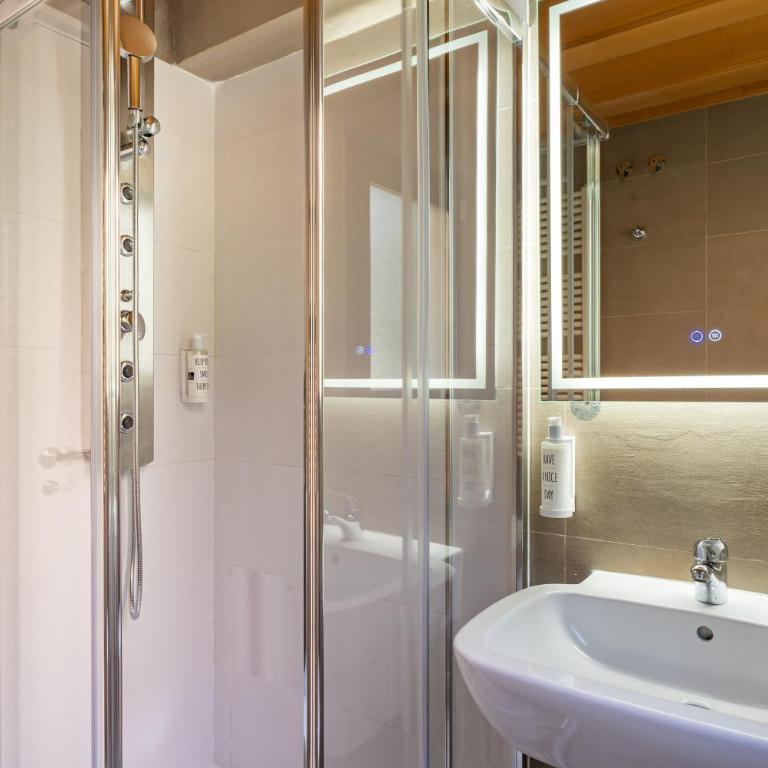 Smartr Madrid Las Ventas - One Bedroom Duplex Apartment - 3