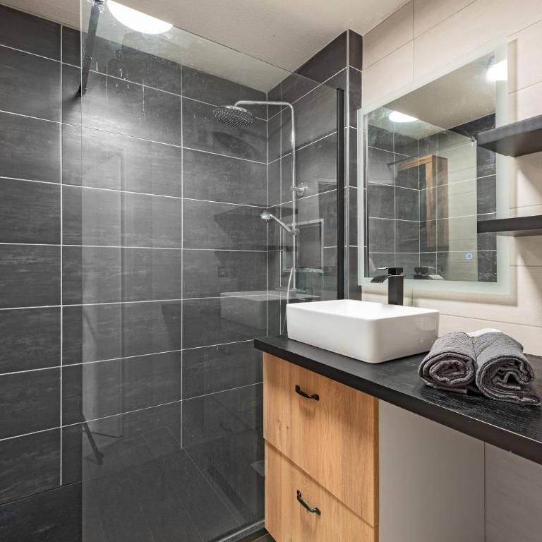 T3 - 2 places de parking - balcon - Climatisation - Appartamento con 2 Camere da Letto - 9