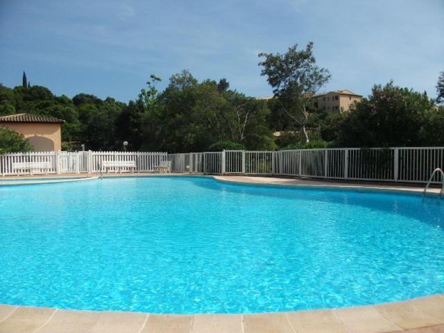 VILLA 2 CHAMBRES dans RESIDENCE avec PISCINE - Two-Bedroom House - 2