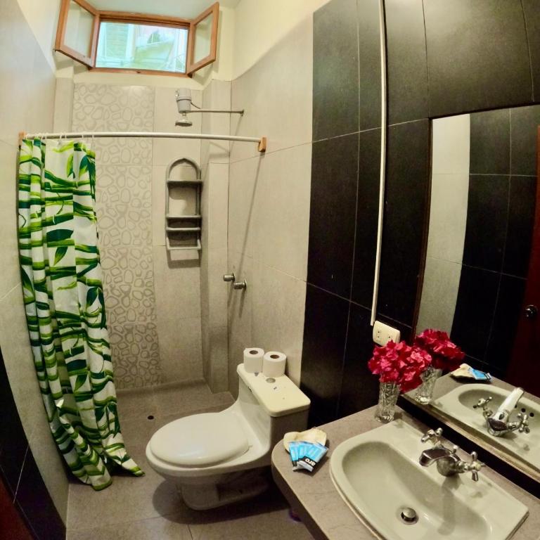 Stone House Mancora - 6-Bed Female Dormitory Room - 3