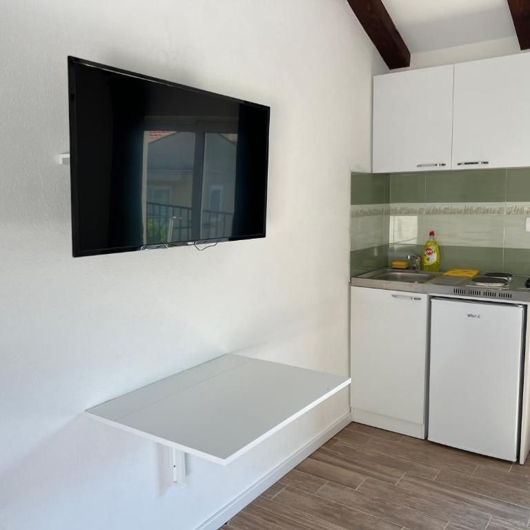 Apartmani Mareta - Apartment with City View - 13