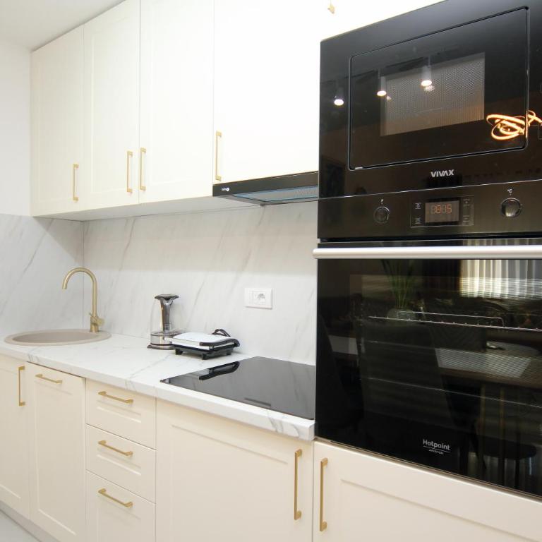 Venima luxury Seaview Pine Apartment - Two-Bedroom Apartment with Sea View - 48