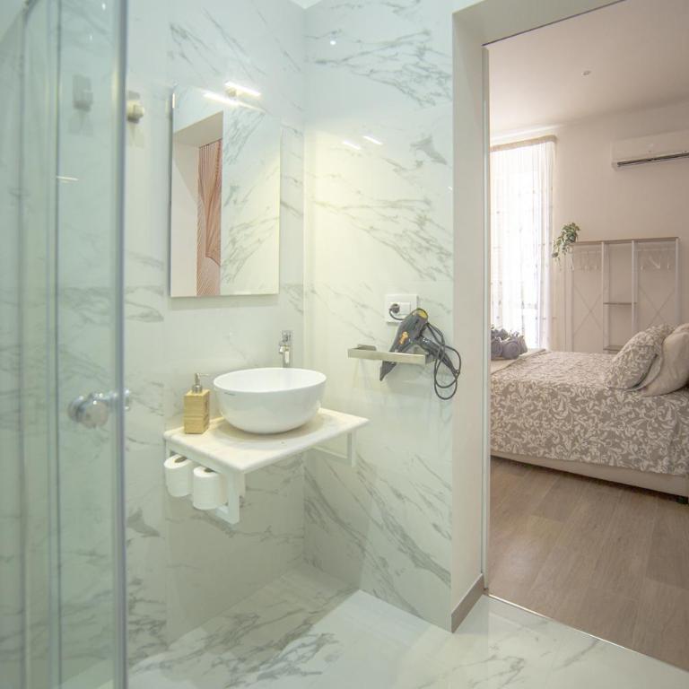 La portineria guest house - King Room - 17