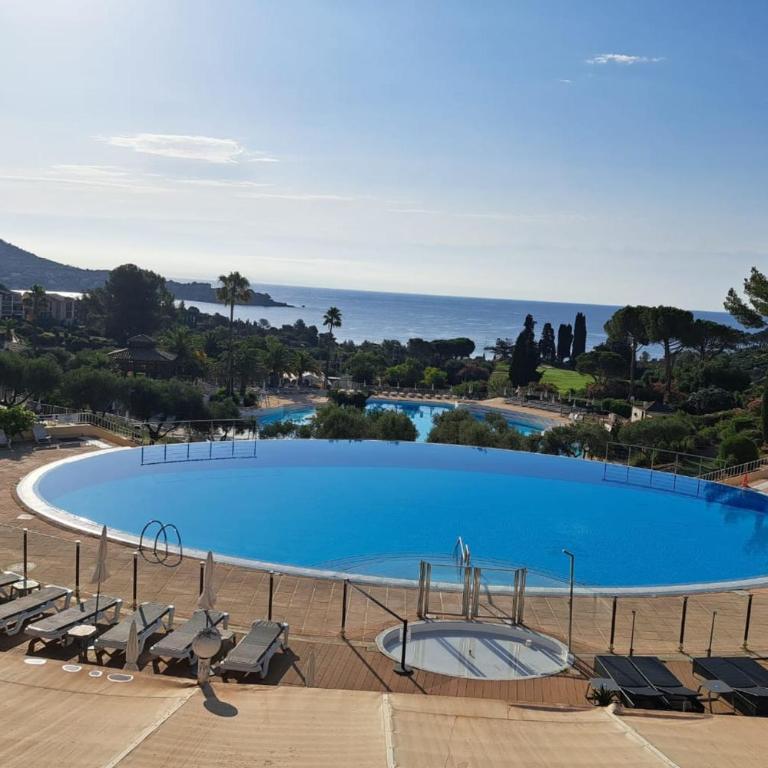 Cap Esterel en famille - 2pièces vue mer jardin piscine clim parking inclus - Apartamento - 48
