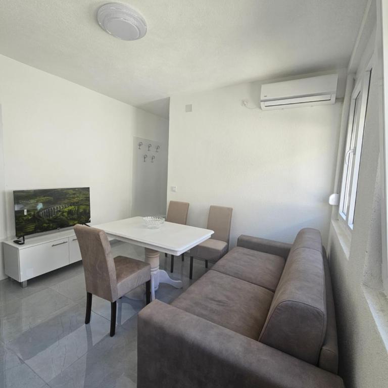 Nela - Two-Bedroom Apartment - 11