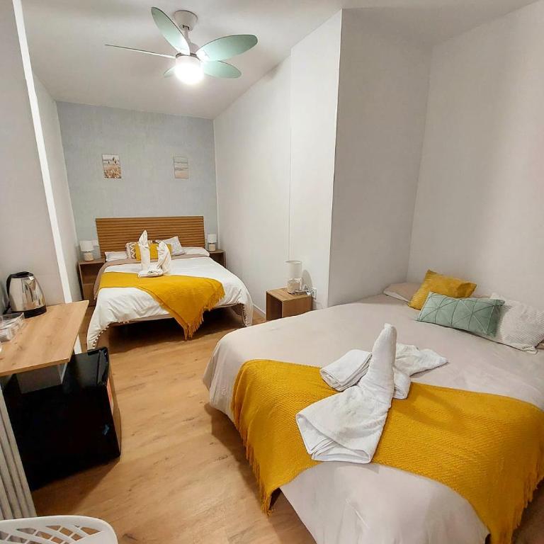 Habitaciones Universal - Quadruple Room with Shared Bathroom - 1