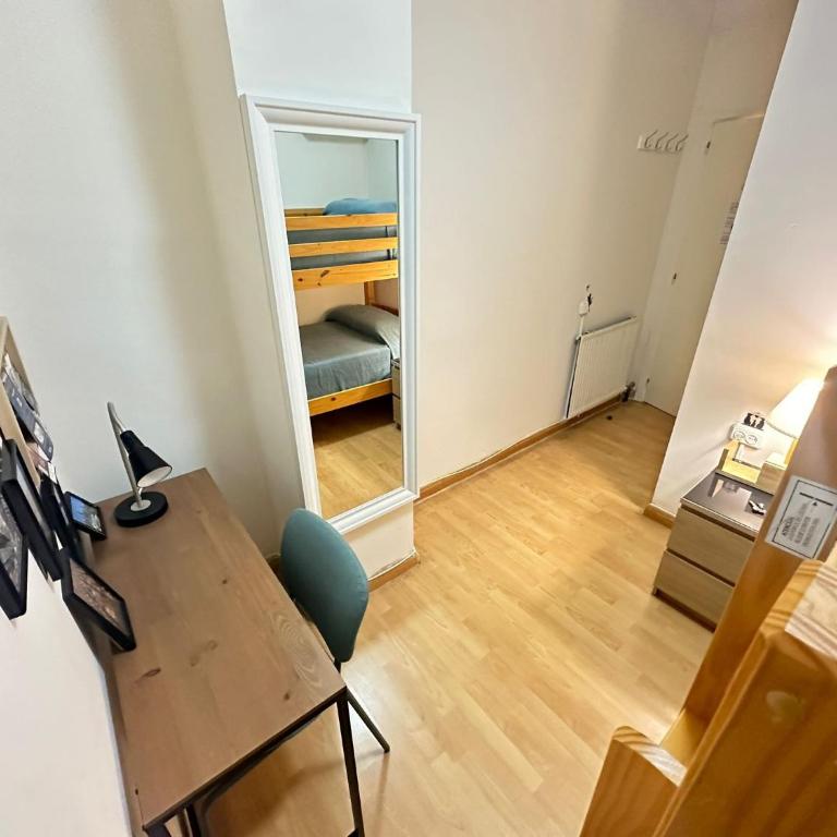 Rooms in Apartment Paris - Twin Room - 5