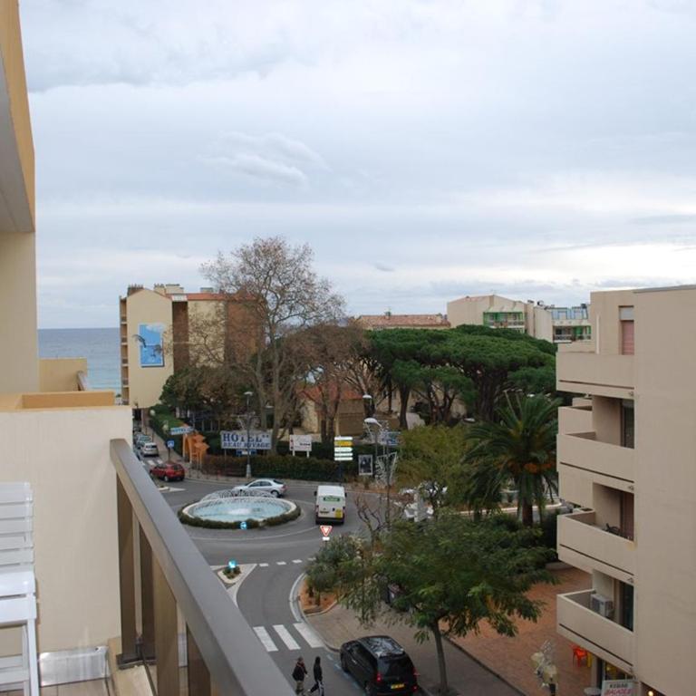 Charmant 2 pièces en centre-ville, 4 couchages, avec parking et climatisation - FR-1-803-65 - Apartment - 2
