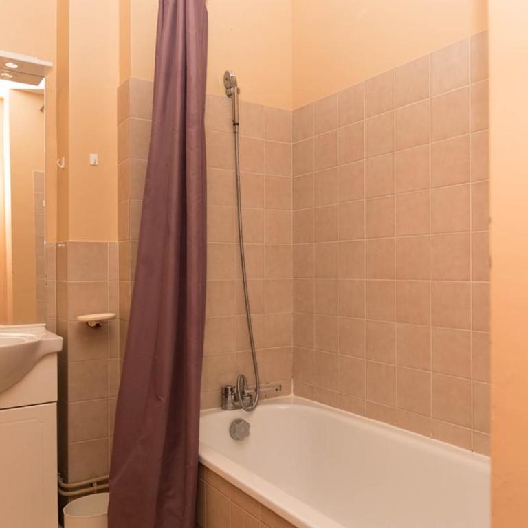 T2 cabine, 4 pers, vue mer, parking, plage à 10m - FR-1-803-61 - Apartment - 2