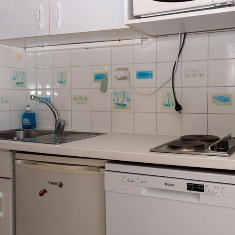 Studio 4 pers au Lavandou, animaux acceptés, parking - FR-1-803-63 - Estudio - 9