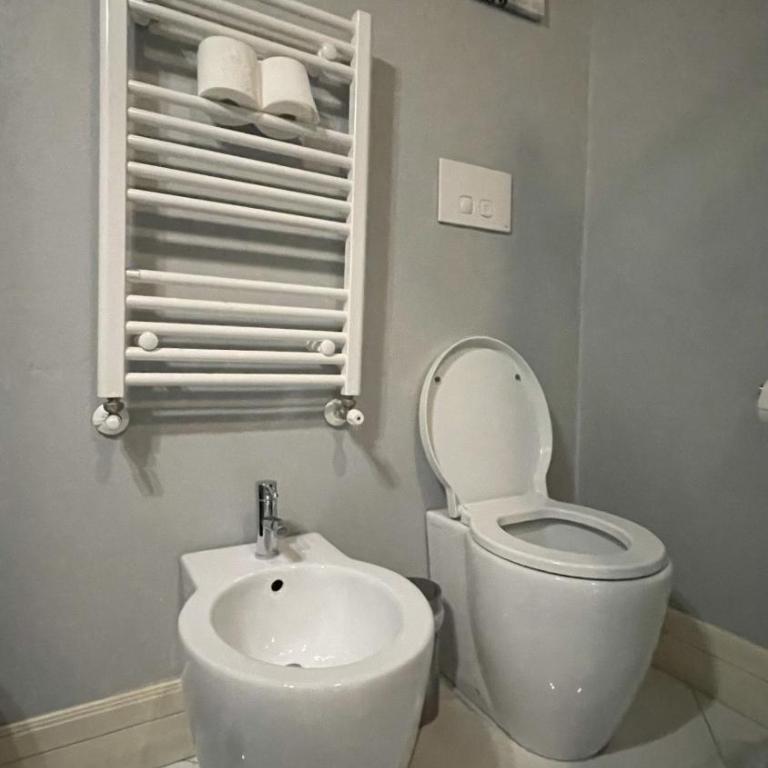 Rhome Luxury suite - Camera Matrimoniale Deluxe con Doccia - 13