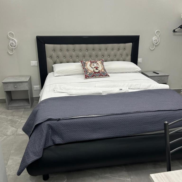 Fanale House - One-Bedroom Apartment - 90