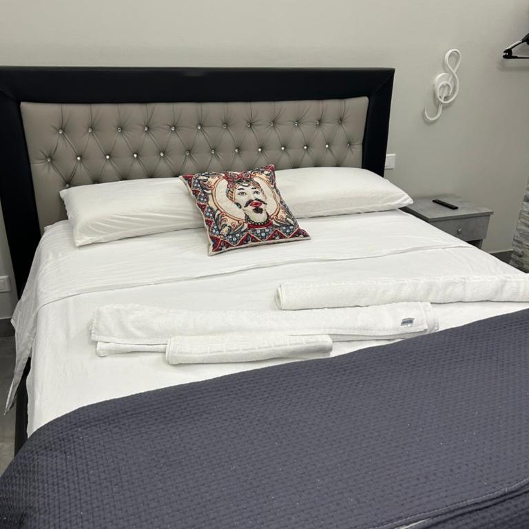 Fanale House - One-Bedroom Apartment - 88