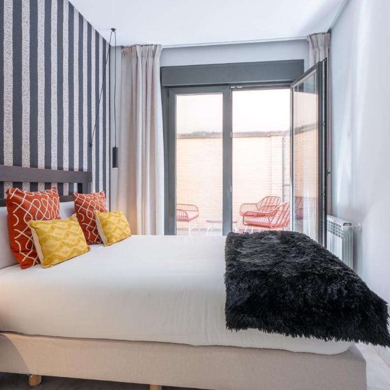 Smartr Madrid Las Ventas - 2 Bedroom Duplex Apartment with terrace - 9