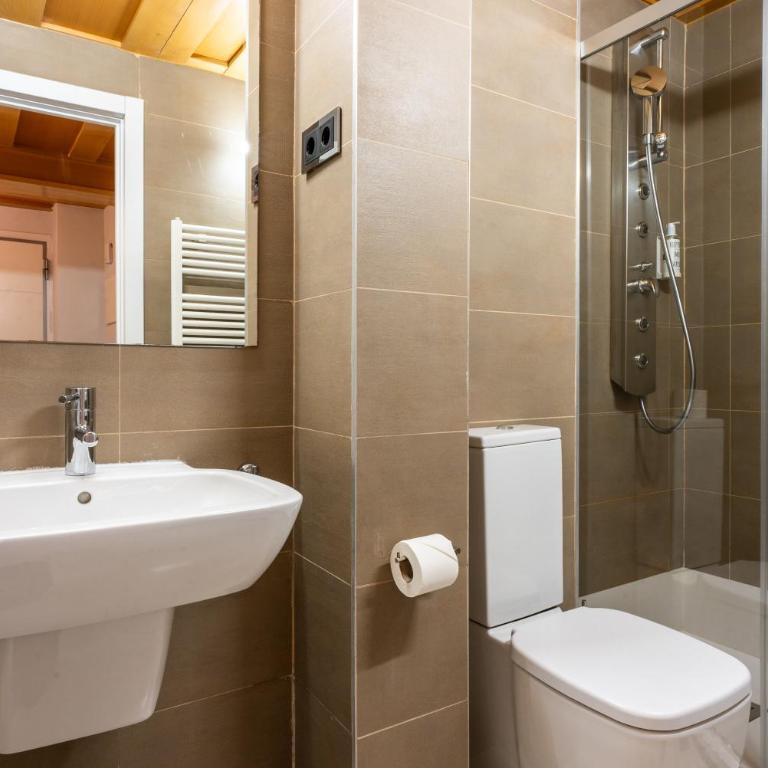 Smartr Madrid Las Ventas - 2 Bedroom Duplex Apartment with terrace - 10