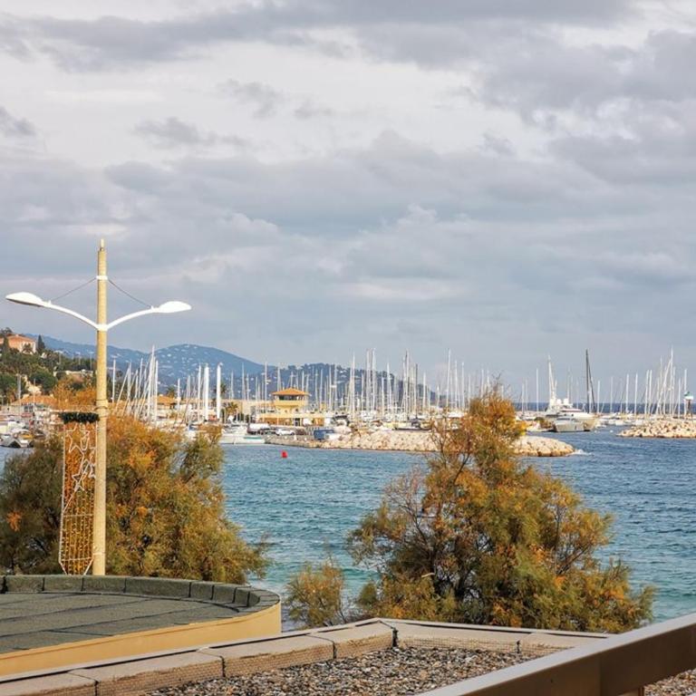 Le Lavandou: Studio 4 pers, vue mer, proche plage, parking - FR-1-803-27 - Studio - 1