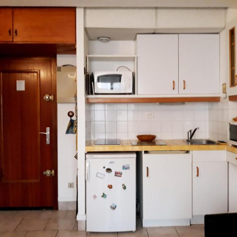 Le Lavandou: Studio 4 pers, vue mer, proche plage, parking - FR-1-803-27 - Studio - 10