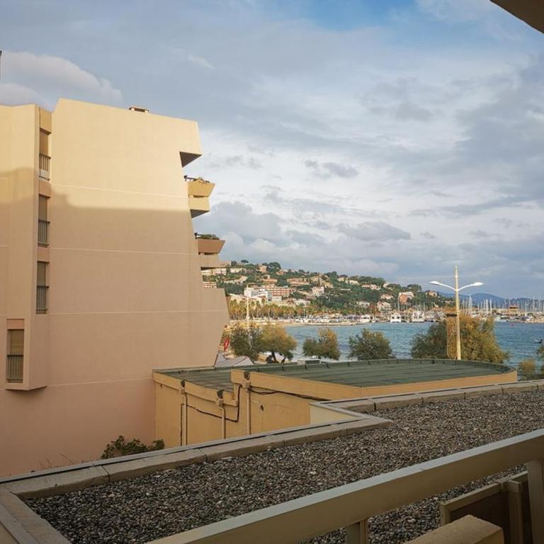 Le Lavandou: Studio 4 pers, vue mer, proche plage, parking - FR-1-803-27 - Studio - 11