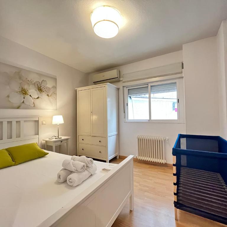 Exclusivo Terraza Tortosa Temporal - Five-Bedroom Deluxe Apartment - 12