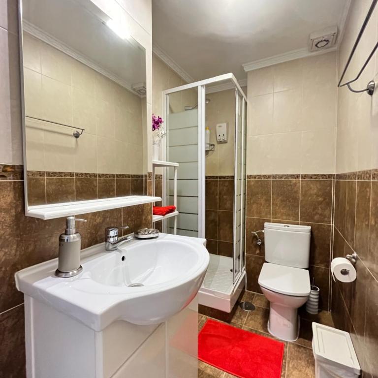 Exclusivo Terraza Tortosa Temporal - Five-Bedroom Deluxe Apartment - 16