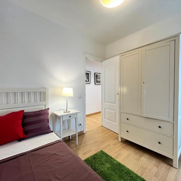 Exclusivo Terraza Tortosa Temporal - Five-Bedroom Deluxe Apartment - 13