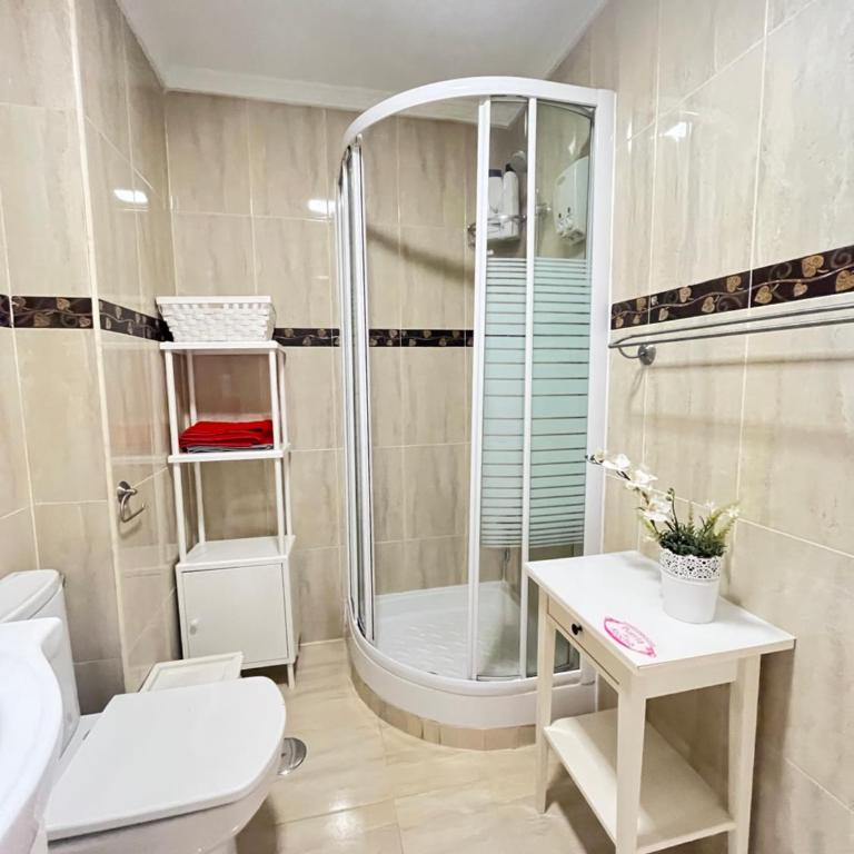 Exclusivo Terraza Tortosa Temporal - Five-Bedroom Deluxe Apartment - 49