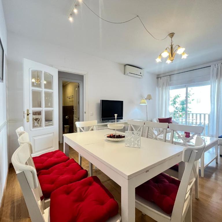 Exclusivo Terraza Tortosa Temporal - Five-Bedroom Deluxe Apartment - 19