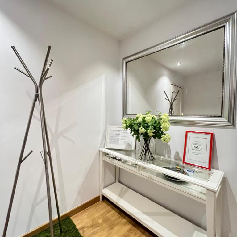 Exclusivo Terraza Tortosa Temporal - Five-Bedroom Deluxe Apartment - 41